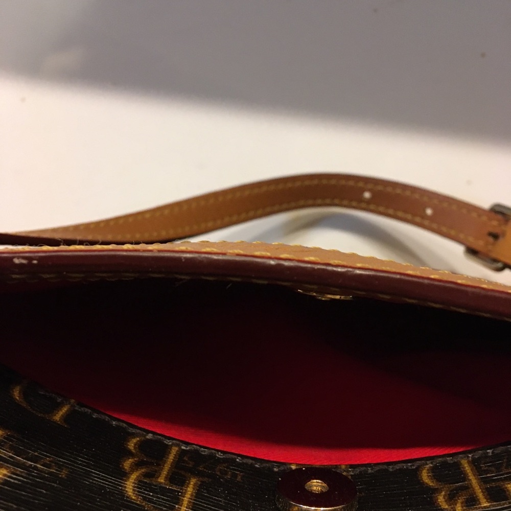 Dooney n Bourke Purse. In great condition - Picture 5 of 8